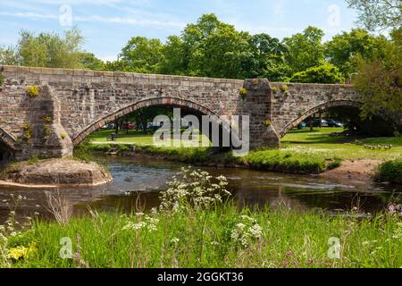 Il Ponte Vecchio (Ponte Romano) sul fiume Esk a Musselburgh, Scozia Foto Stock
