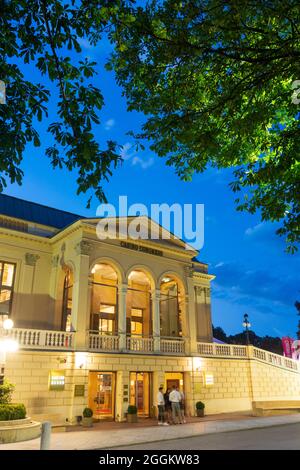 Baden vicino a Vienna, Casinò, ingresso principale, il più grande casinò d'Europa, tra cui un centro congressi ed eventi a Wienerwald (Vienna Woods), Niederösterreic Foto Stock