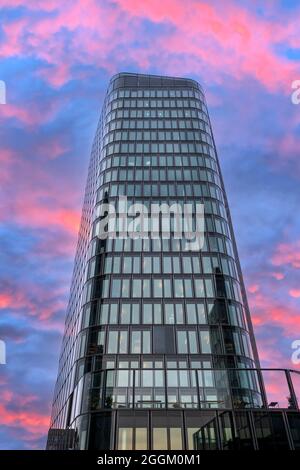 Architettura moderna, Torre Bavaria, Monaco, alta Baviera, Baviera, Germania, Europa Foto Stock