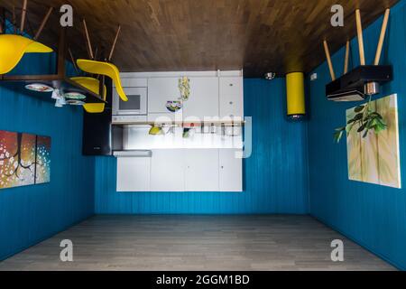 Capovolto allestimento interno della casa per fornire illusione ottica per gli spettatori a pensare che la casa agisce contro la gravità Foto Stock