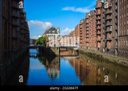 Amburgo, Germania - Castello ormeggiato nella Speicherstadt. Foto Stock