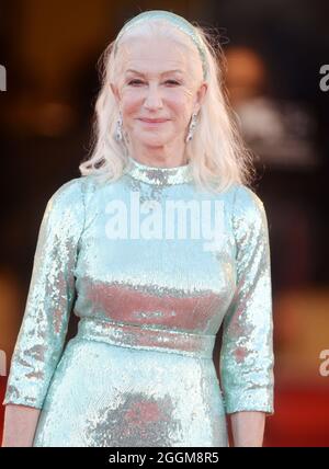 Venezia, Italia. 01 Settembre 2021. L'attrice inglese Helen Mirren partecipa alla prima di Parallel Mothers al 78° Festival del Cinema di Venezia il 1° settembre 2021. Foto di Rune Hellestad/UPI Credit: UPI/Alamy Live News Foto Stock