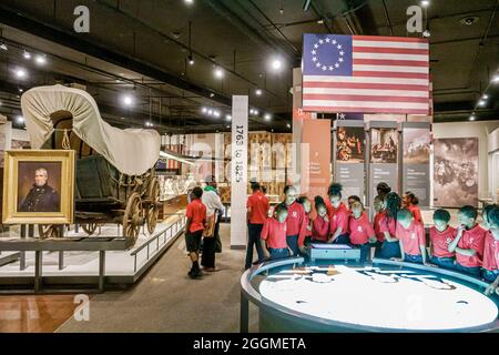 Richmond Virginia, Virginia Historical Society Museum The Story of Virginia mostra interattiva classe Field TRIP studenti neri ragazzi ragazze Foto Stock