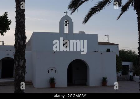 Chiesa di Nuestra Senora del Pilar a la Mola a Formentera nell'estate del 2021. Foto Stock