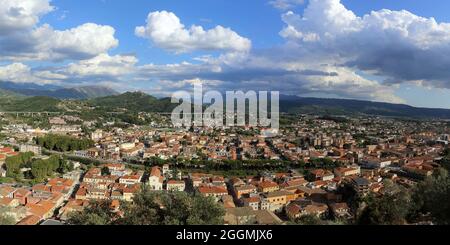 Vista panoramica della città di Sora in provincia di Frosinone Foto Stock