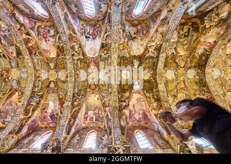 Tetto verniciato. Chiesa di San Nicolas nel centro di Valencia. Spagna Foto Stock