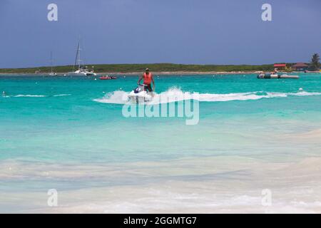 ANTILLE FRANCESI. ISOLA DI SAINT MARTIN (GUADALUPA). ORIENT BAY BEACH Foto Stock