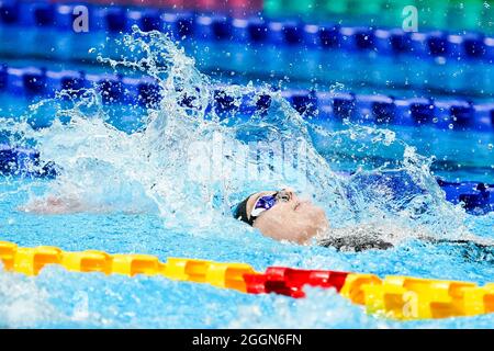 Tokyo, Giappone. 2 settembre 2021. TOKYO, GIAPPONE - 2 SETTEMBRE: Lisa Kruger dei Paesi Bassi in competizione nella finale S10 della corsa posteriore di 100 m delle donne durante i Giochi Paralimpici di Tokyo 2020 al Centro Acquatico di Tokyo il 2 settembre 2021 a Tokyo, Giappone (Foto di Ilse Schaffers/Orange Pictures) NOCNSF Credit: Orange Pics BV/Alamy Live News Foto Stock