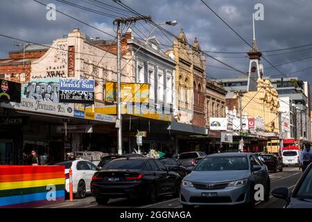 Traffico in Smith Street Collingwood, Victoria, Australia Foto Stock