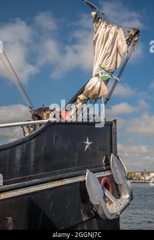 Oudeschild, Paesi Bassi. Agosto 13, 2021. Dettagli delle storiche navi a vela nel porto di Oudeschild, Texel. Foto di alta qualità Foto Stock