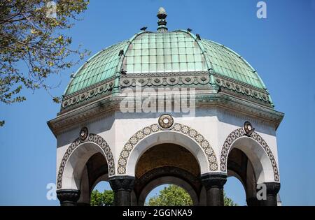 Fontana tedesca in piazza Sultanahmet, Istanbul Foto Stock