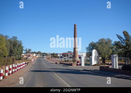 Storica miniera di rame Smokestack costruito nel 1880, okiep, Namaqualand Sud Africa Foto Stock