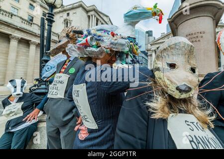 Londra, Regno Unito. 2 settembre 2021. A rischio i sostenitori degli animali si uniscono alla protesta fuori dalla Banca d'Inghilterra - la ribellione di estinzione continua le sue due settimane con una protesta della Città di Londra in parte sugli arresti, sotto il nome generale impossibile della ribellione. Credit: Guy Bell/Alamy Live News Foto Stock