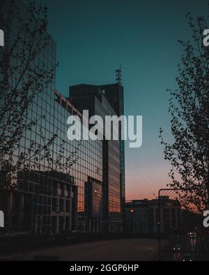 BUCAREST, ROMANIA - 05 maggio 2021: La Camera di Commercio al sole Foto Stock