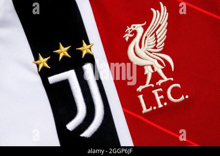 Primo piano di Liverpool e dello stemma del club Juventus. Foto Stock