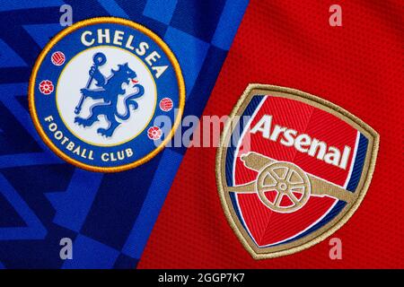 Primo piano dell'Arsenal & Chelsea club crest. Foto Stock