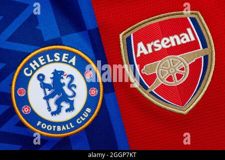 Primo piano dell'Arsenal & Chelsea club crest. Foto Stock