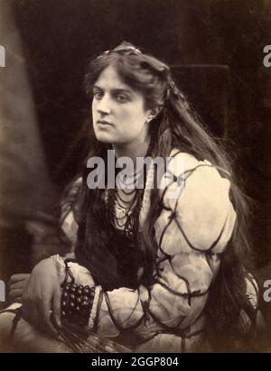 Hypatia di Julia Margaret Cameron (British, nata India, 1815-1879); 1867; stampa in argento albume. Foto Stock