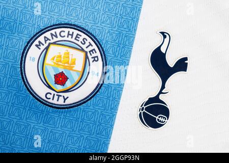 Primo piano di Manchester City & Tottenham Hotspur club crest. Foto Stock