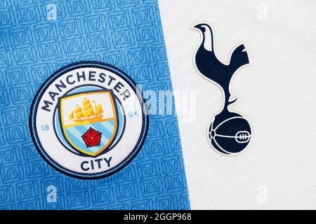 Primo piano di Manchester City & Tottenham Hotspur club crest. Foto Stock