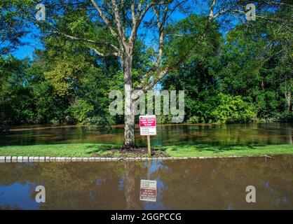 Warrington, Stati Uniti. 2 settembre 2021. Bridge Point Park è stato allagato dopo che i resti dell'uragano Ida hanno attraversato l'area tristata giovedì 02 settembre 2021 a Doylestown, Pennsylvania. Credit: William Thomas Cain/Alamy Live News Foto Stock