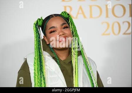 Amburgo, Germania. 2 settembre 2021. Il cantante Zoe Wees cammina sul tappeto rosso ai German radio Awards 2021. Il premio è assegnato in dieci categorie. Non è dotato. Credit: Daniel Reinhardt/dpa/Alamy Live News Foto Stock