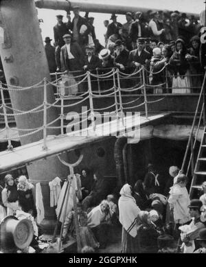 NEW YORK, USA - 1907 - Classic of early reportage 'The Steerage' di Alfred Stieglitz - uno dei fotografi più influenti del XX secolo. Foto Stock