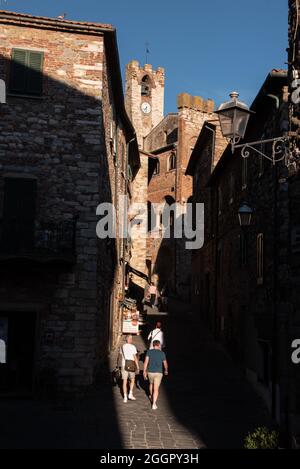 Suvereto. Nel paese. Foto Stock