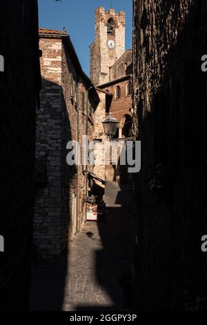 Suvereto. Nel paese. Foto Stock