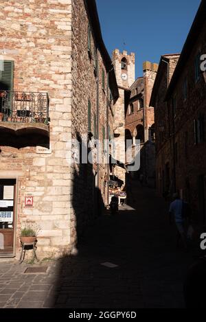 Suvereto. Nel paese. Foto Stock