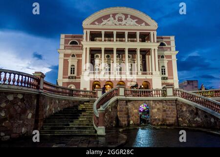 MANAUS, BRASILE - 26 LUGLIO 2015: Teatro Amazonas, famoso teatro edificio a Manaus, Brasile Foto Stock