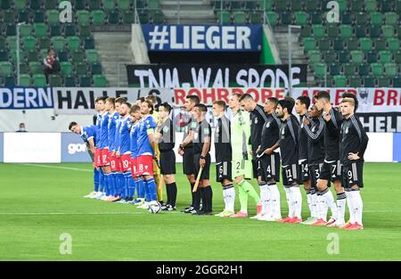 San Gallo, Svizzera. 2 settembre 2021. Calcio: Qualificazione Coppa del mondo Europa, Liechtenstein - Germania, fase del Gruppo, Gruppo J, Matchday 4 a Kybunpark. Le squadre si allineano prima della partita. Credit: Sven Hoppe/dpa/Alamy Live News Foto Stock