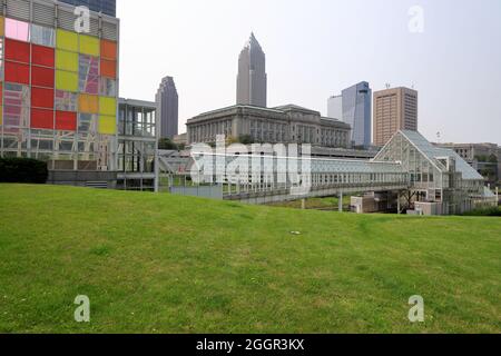 Skyline del centro con la stazione della metropolitana RTA-Cleveland in primo piano.Cleveland.Ohio.USA Foto Stock