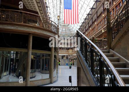 Vista interna della Galleria un centro commerciale di epoca vittoriana oggi l'Hyatt Regency Hotel nel centro di Cleveland.Ohio.USA Foto Stock