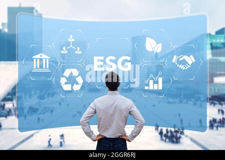 ESG Environmental Social Governance sviluppo sostenibile e valutazione degli investimenti. Green Ethical business preservare le risorse, ridurre la CO2, cari Foto Stock