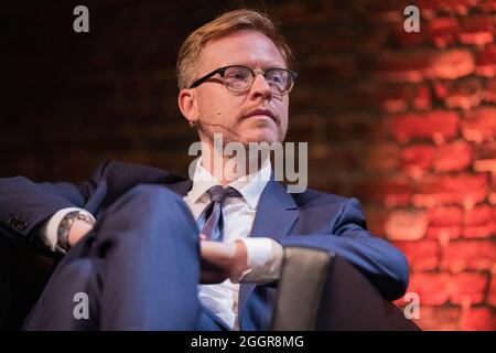 Colonia, Germania. 2 settembre 2021. Markus Gabriel, filosofo, discute come affrontare la crisi di Corona all'inizio del festival filosofico Phil.Cologne di quest'anno. Credit: Rolf Vennenbernd/dpa/Alamy Live News Foto Stock