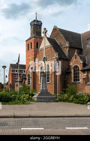 Kapelle op den Bos, Regione Brabante Fiamminga - Belgio - 08 25 2021: La piazza del mercato e il centro della città Foto Stock