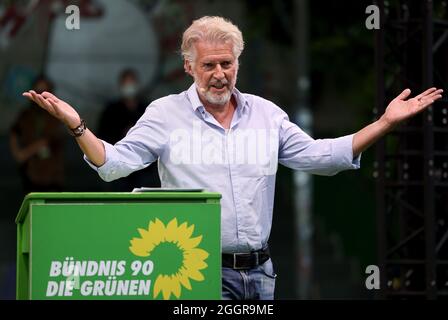 Colonia, Germania. 2 settembre 2021. Frank Schätzing, scrittore e autore, parla come oratore ospite in una campagna del Partito Verde per le elezioni del Bundestag a Colonia. Credit: Oliver Berg/dpa/Alamy Live News Foto Stock