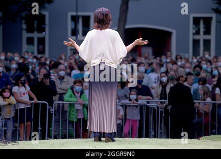 Colonia, Germania. 2 settembre 2021. Annalena Baerbock (M), candidato al Cancelliere del Partito Verde, interviene in occasione di una campagna elettorale per le elezioni del Bundestag a Colonia. Credit: Oliver Berg/dpa/Alamy Live News Foto Stock