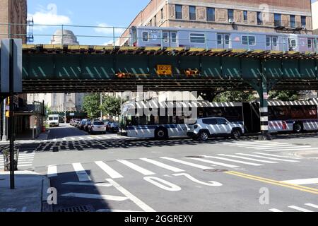 Attività giornaliere nel South Bronx, New York, NY USA Foto Stock