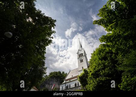 Foto della chiesa di san martino a Bled, Slovenia. La Parrocchiale di San Martino di Bled (Slovenia nordoccidentale) è la Parrocchiale della Parrocchia Foto Stock