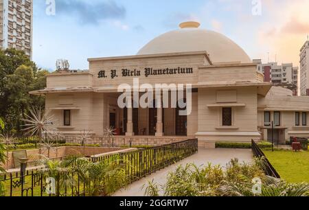 Il planetario Birla è un osservatorio astronomico e museo costruito nell'anno 1963, che è un popolare punto di riferimento della città. A Kolkata India Foto Stock