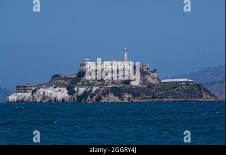 San Francisco, California, Stati Uniti. 31 ago 2021. L'isola di Alcatraz, parte del Servizio del Parco Nazionale degli Stati Uniti, si trova nella Baia di San Francisco. (Credit Image: © K.C. Filo Alfred/ZUMA Press) Foto Stock