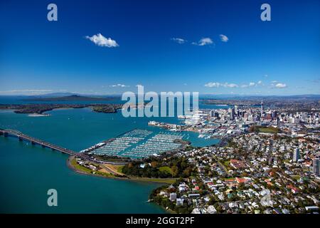 Auckland City, Westhaven Marina e vista del porto, Auckland, Nuova Zelanda Foto Stock