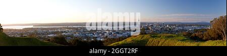 Vista della città di Auckland da Mt Eden, Auckland, Nuova Zelanda Foto Stock