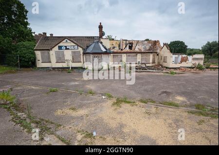 Chiuso e parzialmente demolito Griffin pubblica casa yarmouth strada norwich Foto Stock