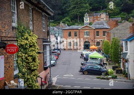 Broad Street e il municipio, Montgomery, Powys, Galles Foto Stock