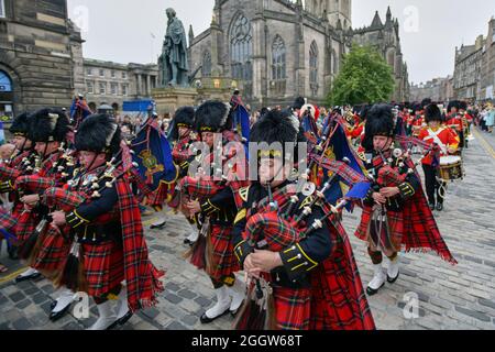Edimburgo Scozia, Regno Unito Settembre 03 2021. Le Royal Scots Dragoon Guards marciano lungo il Royal Mile per festeggiare il loro 50° anniversario. Credit sst/alamy live news Foto Stock