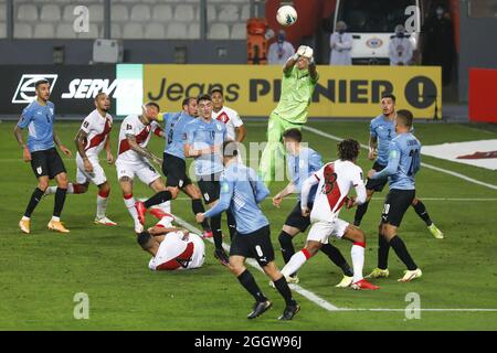 Lima, Perù. 2 settembre 2021. Muslera durante la Coppa del mondo di calcio 2022 tra Perù e Uruguay al Estádio Nacional del Peru a Lima, Perù. La partita si è conclusa nel 1-1 con il punteggio Tapia per i padroni di casa al 24° minuto e de Arrascaeta al 29° posto per l'Uruguay. Credit: SPP Sport Press Photo. /Alamy Live News Foto Stock