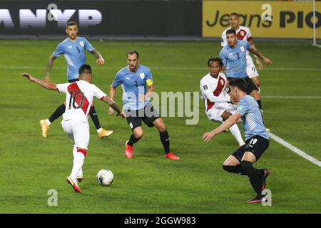 Lima, Perù. 2 settembre 2021. Cueva durante la Coppa del mondo di calcio 2022 tra Perù e Uruguay al Estádio Nacional del Peru a Lima, Perù. La partita si è conclusa nel 1-1 con il punteggio Tapia per i padroni di casa al 24° minuto e de Arrascaeta al 29° posto per l'Uruguay. Credit: SPP Sport Press Photo. /Alamy Live News Foto Stock